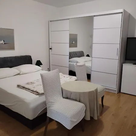 Apartment Luka